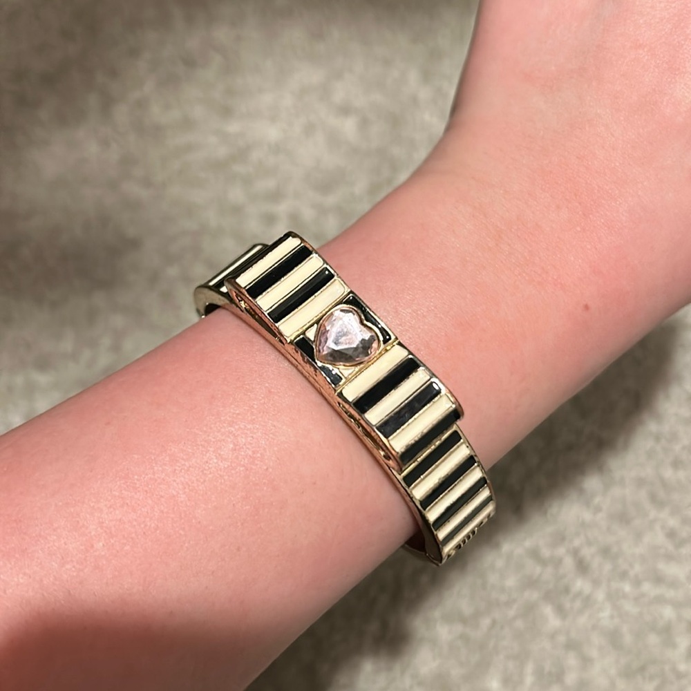 Bow bracelet